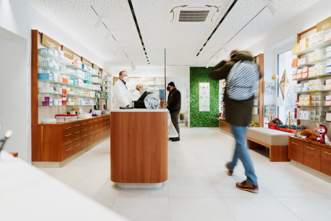 Werbefotograf Kärnten, Fotograf Villach, Fotostudio Villach, Bewerbungsfotos Villach, Portraitfotograf, Portraitfoto, Passfoto, Bewerbungsbild Villach, Bewerbungsfoto Kärnten, Photostudio, Portraitstudio, Lind Apotheke,